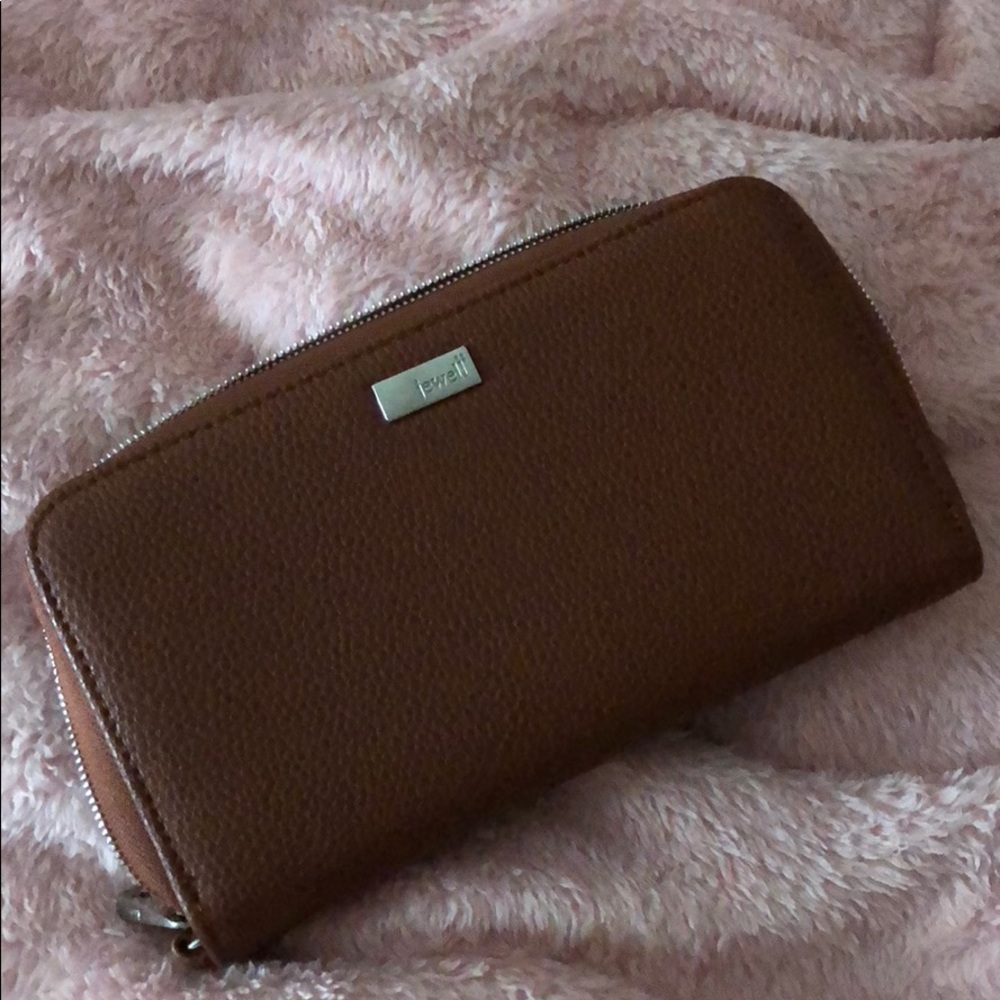 Tan wallet